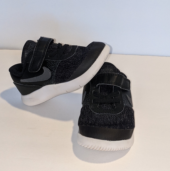 Nike Toddler
Flex Contact Running Shoes - Picture 2 of 6